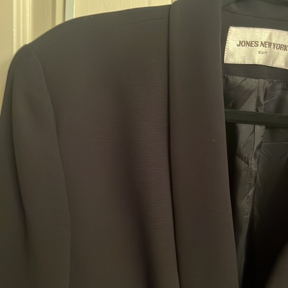 Jones New York black blazer. EUC - Picture 7 of 8